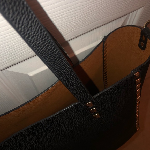 Black faux leather handbag w/gold studs - Picture 3 of 3